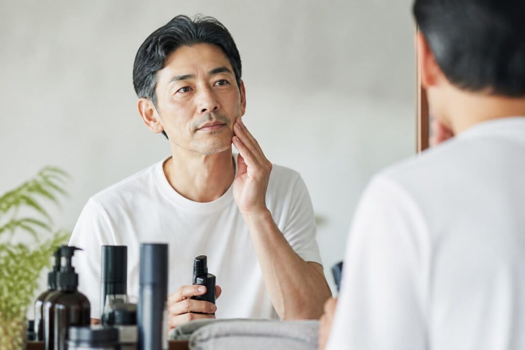 50代男性のスキンケアは朝と夜で何が違う?
